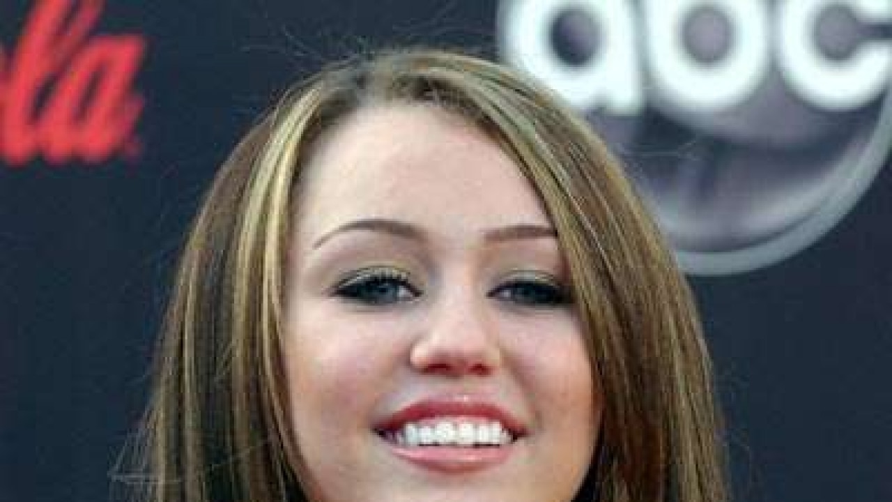 Perez Hilton Posts Uncensored Upskirt Photo Of Miley Cyrus On Twitter