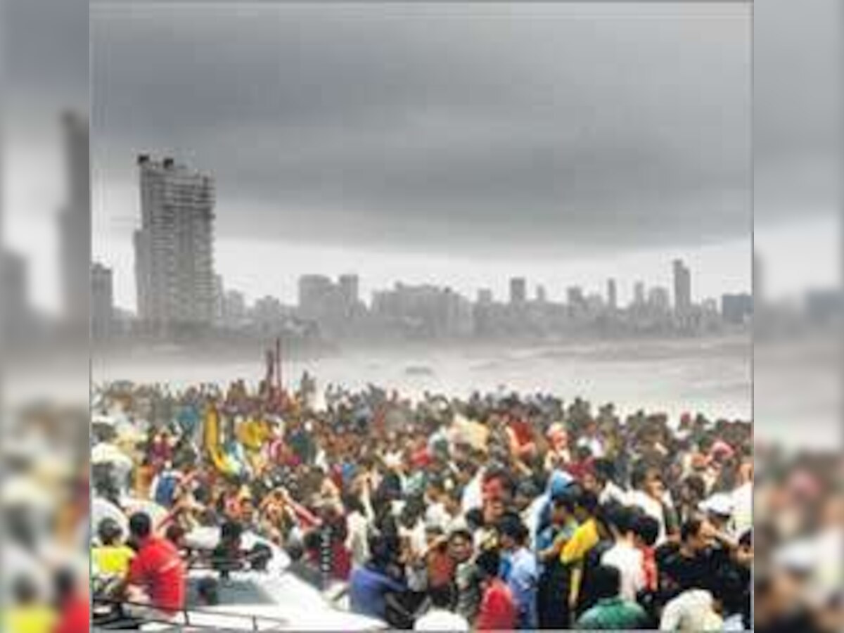 Heavy rains lash Mumbai