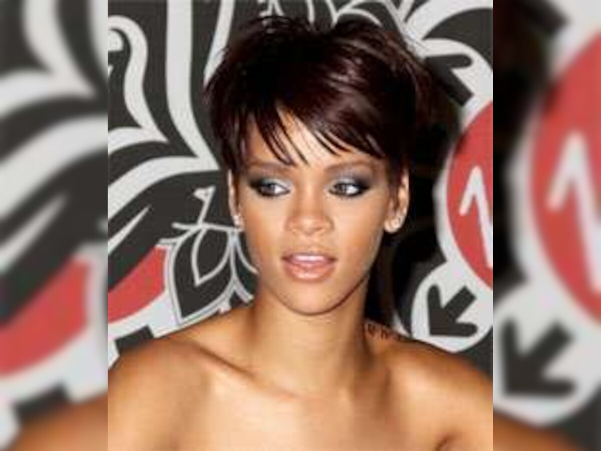 Rihanna's bruised photographs appear on website