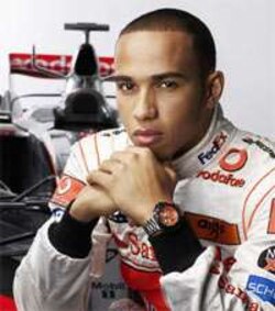 Lewis Hamilton to stay on at McLaren