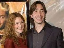 Barrymore, Justin Long get cosy