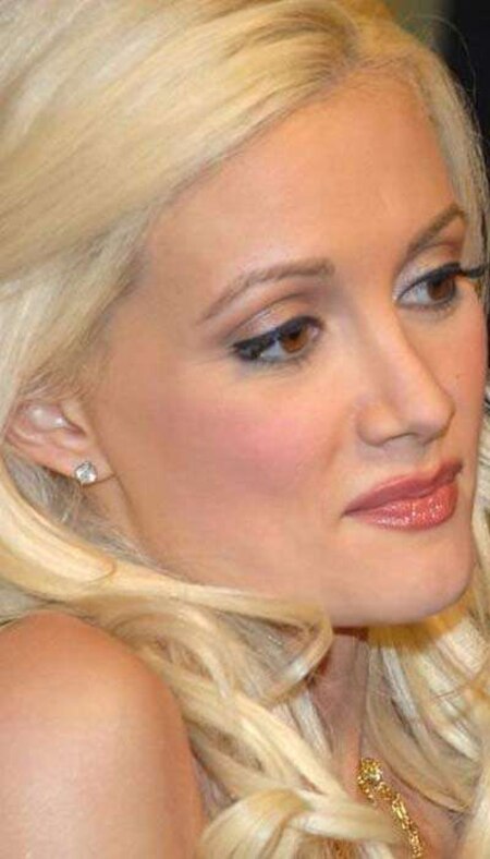 Holly Madison Gets Very Kinky Underwater