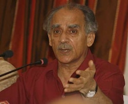 Shourie hits out at BJP top rung, risks ouster