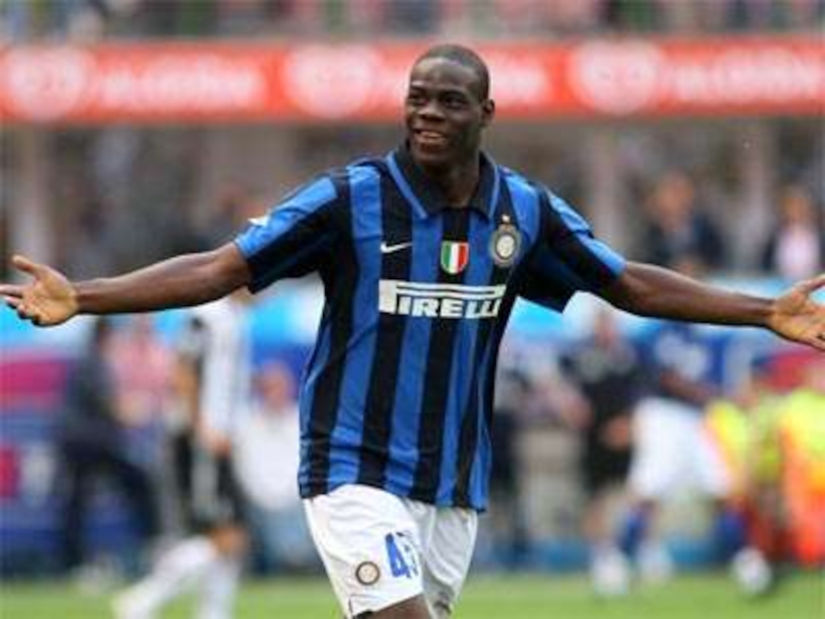 Arsenal’s Wenger eyes Inter Milan striker Mario Balotelli