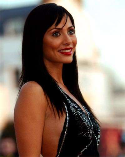 Orange Bikini clad Natalie Imbruglia Soaks Up The Moroccan Sun orange-bikini-clad-natalie-imbruglia-soaks-up-the-moroccan-sun