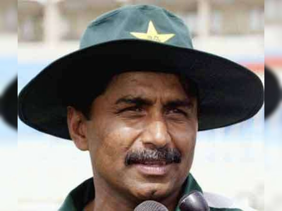 ‘Inept’ Ejaz Butt ‘too old’ to be PCB chairman, Miandad tells Zardari