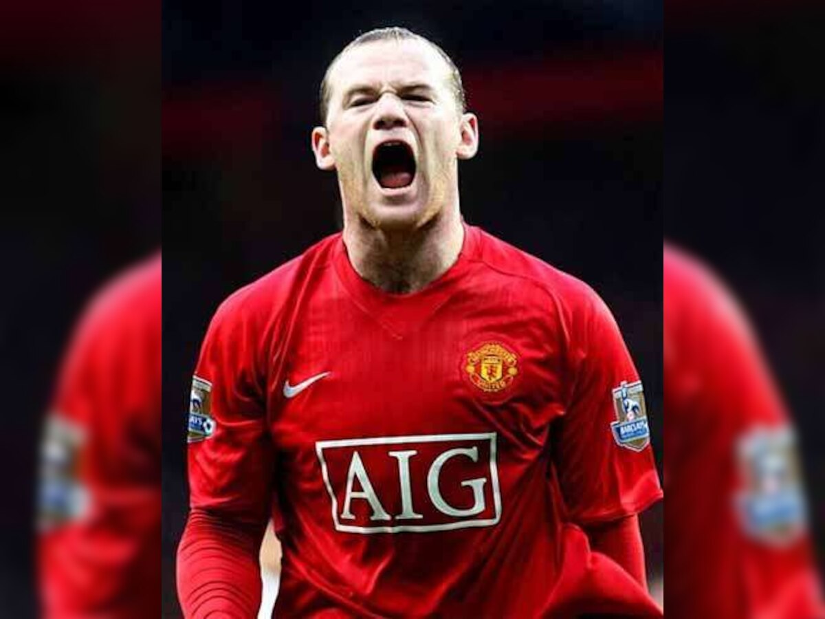 Wayne Rooney on target again as Manchester United go top