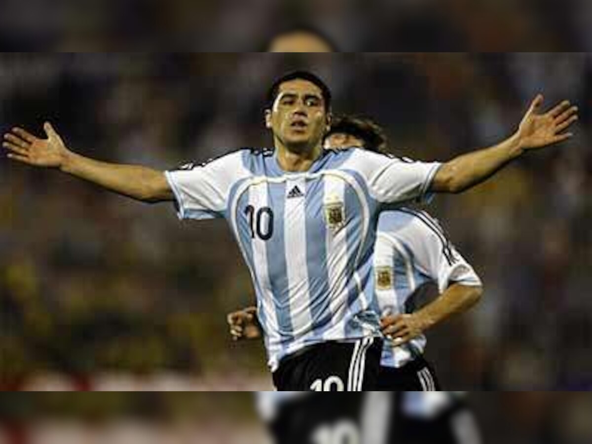 Maradona puts lid on campaign for Riquelme recall