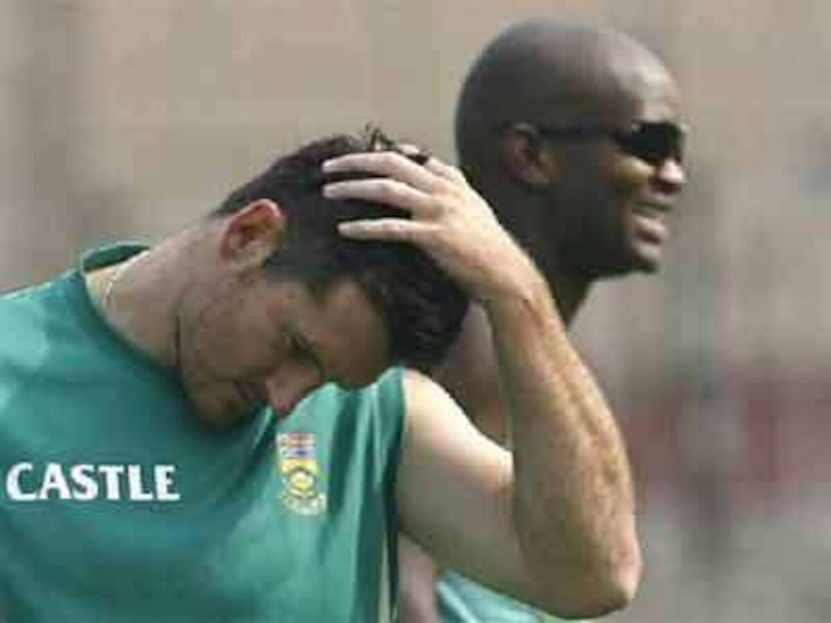 Graeme Smith suffers finger injury, team management says not serious