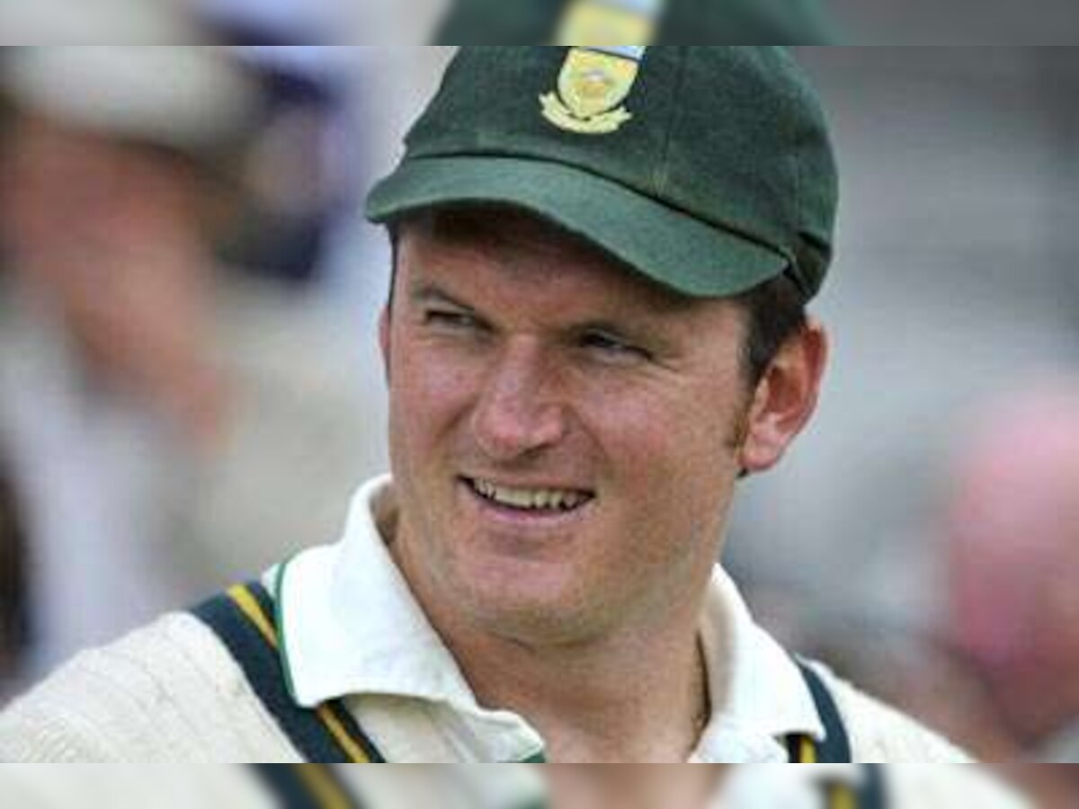 There is a fracture in my little finger: Graeme Smith