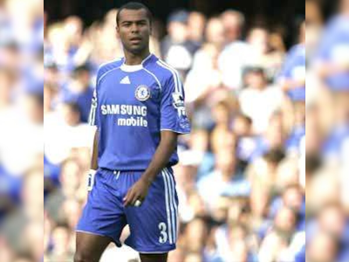 Ashley Cole gives boost to Fabio Capello, tells pals will be fit for World Cup