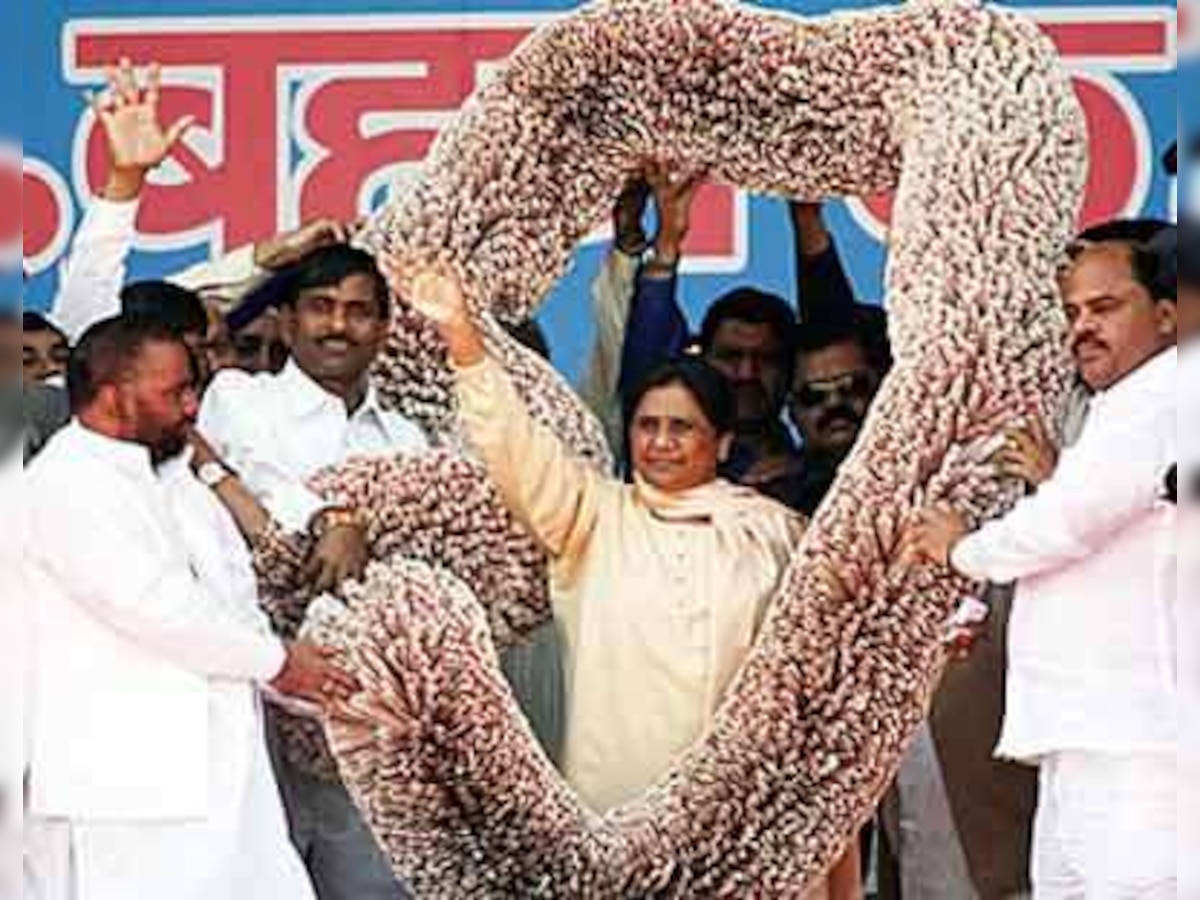 SP, Congress demand probe into multi-crore garland to Mayawati