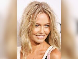 Lara Bingle spotted with new ring on wedding finger
