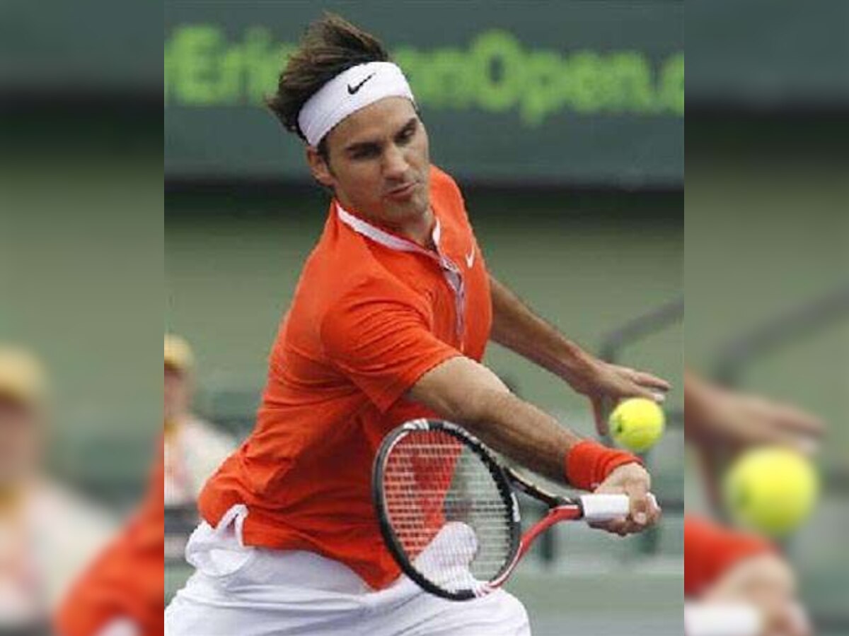 Inconsistent Roger Federer digs deep; injured Svetlana Kuznetsova exits