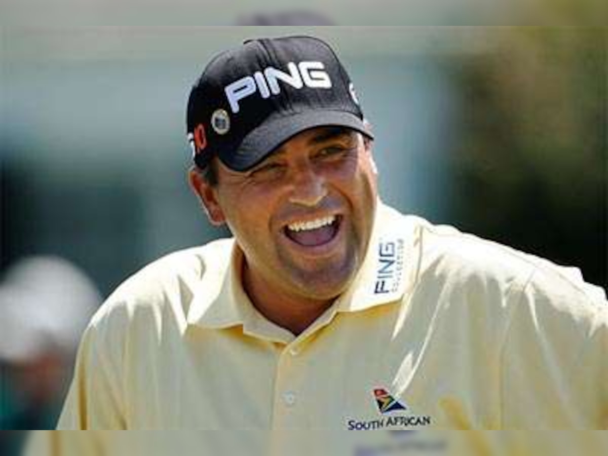 Angel Cabrera keeps Masters defence alive with last-gasp birdie