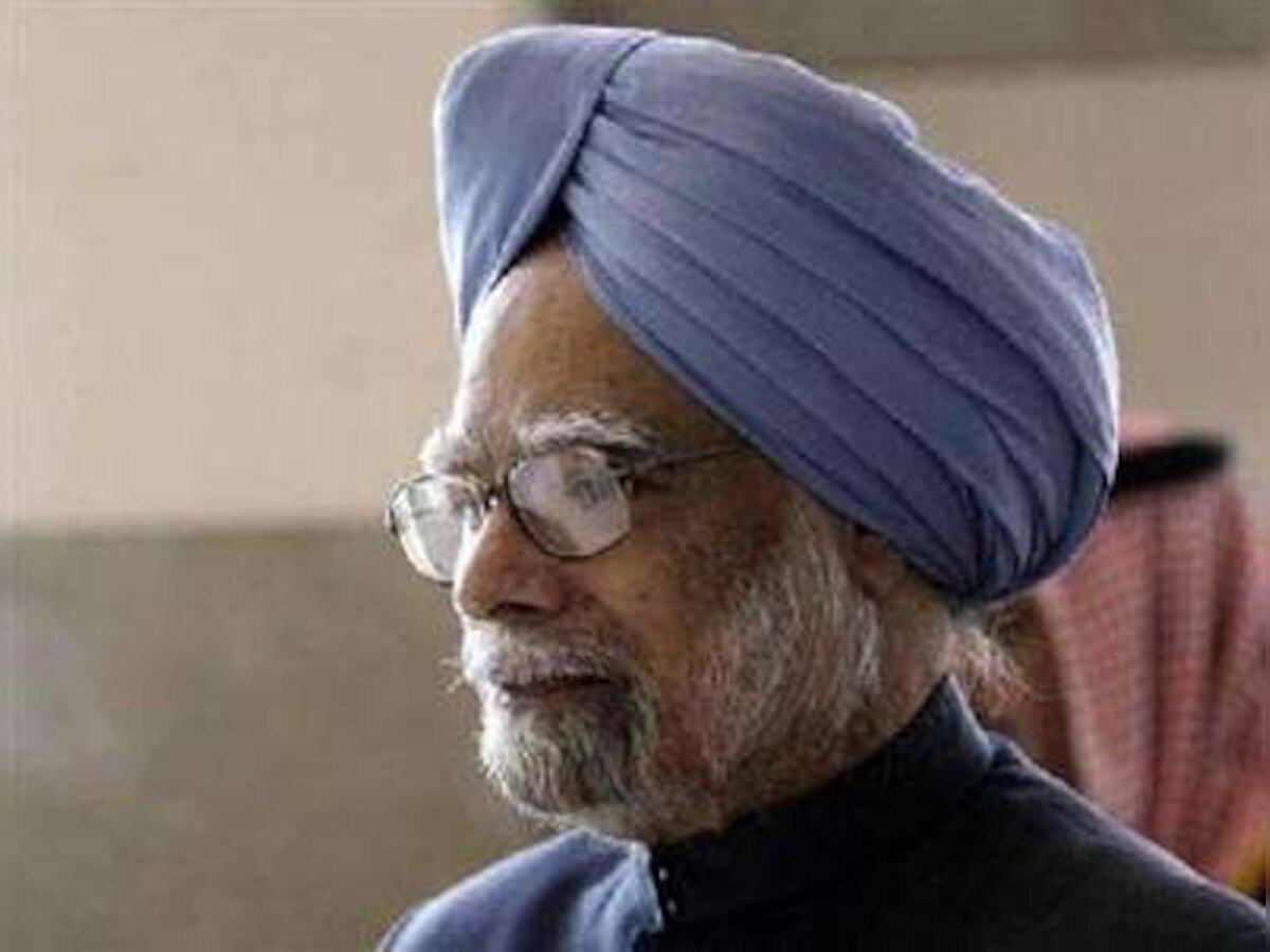 PM Manmohan Singh asks ministers not to comment on internal security