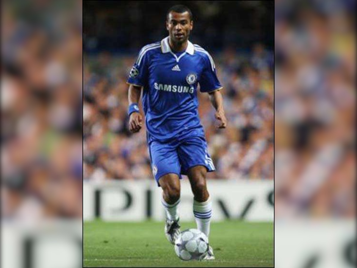 Ashley Cole return boosts Chelsea as Premier League title beckons