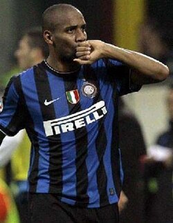 Juggling Maicon helps put Inter Milan back on top