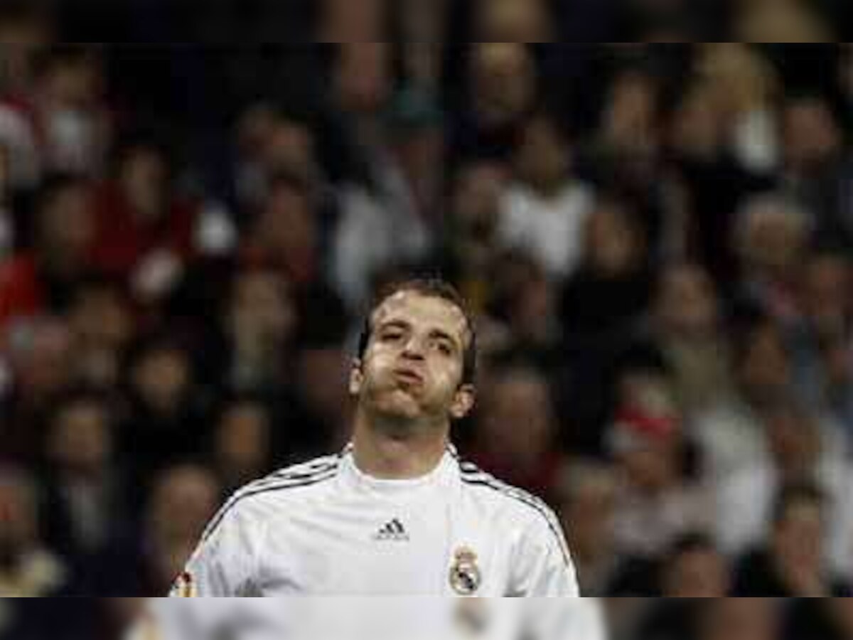 Real Madrid's Rafael Van der Vaart sustains thigh injury