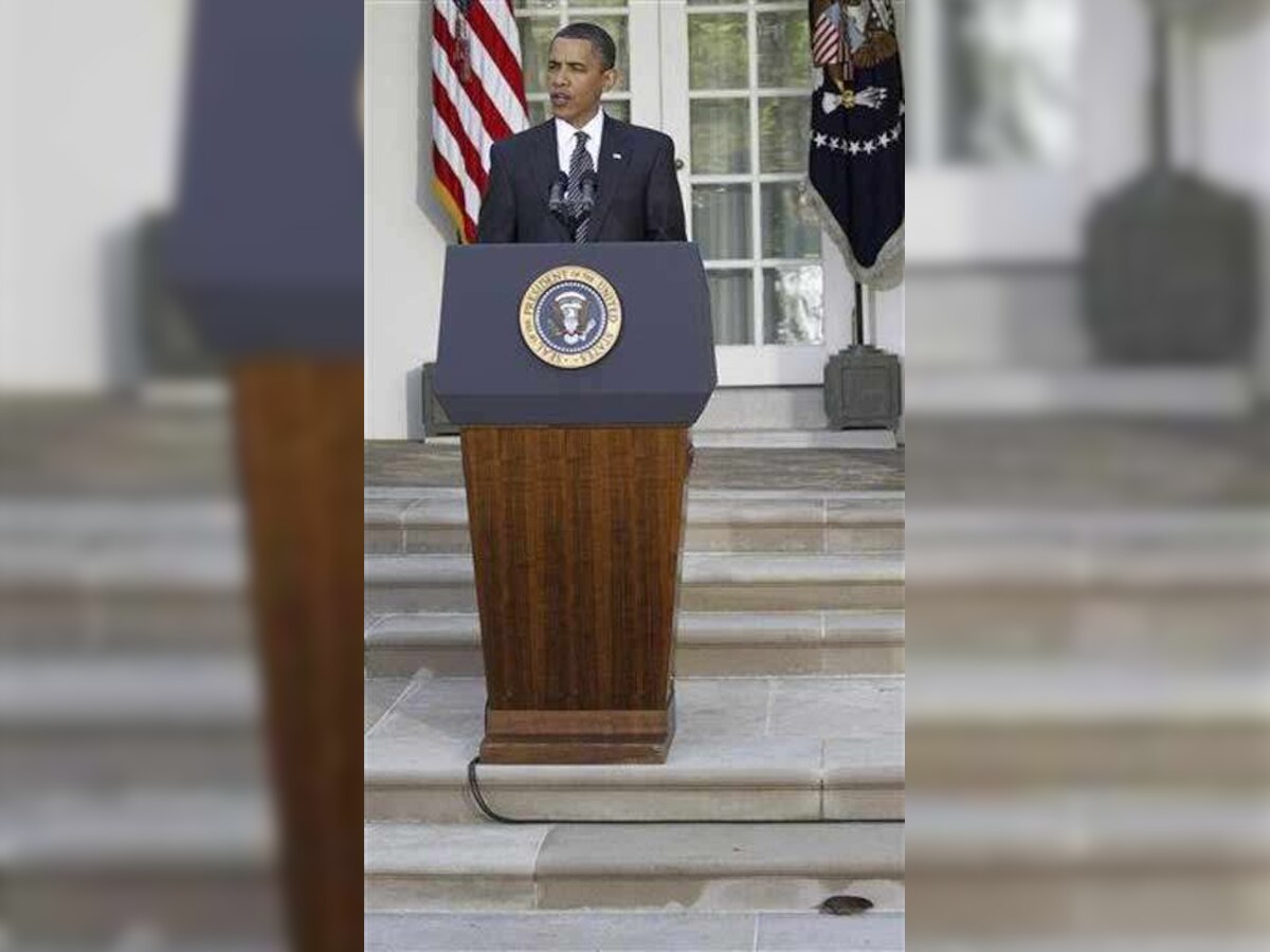 Barack Obama upstaged by scurrying rodent