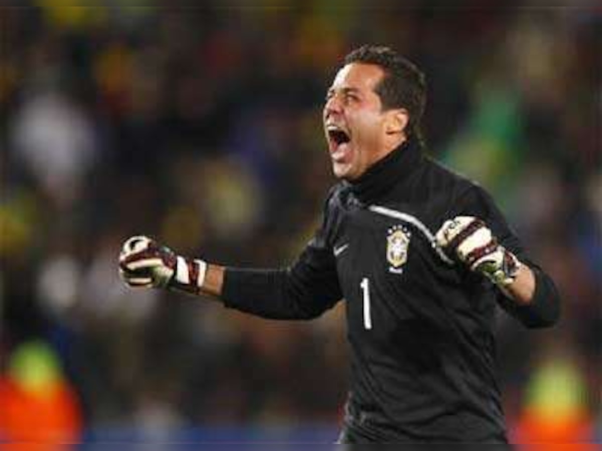 Brazil goalkeeper Julio Cesar horrified by 'supermarket' ball