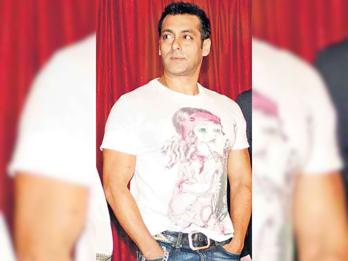 Salman Khan takes kids for a ‘ride’