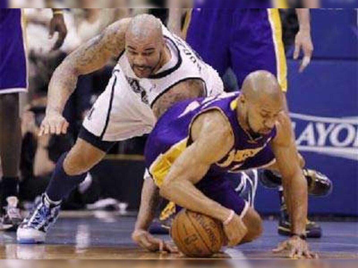 LA Lakers' little man Derek Fisher playing big in post-season