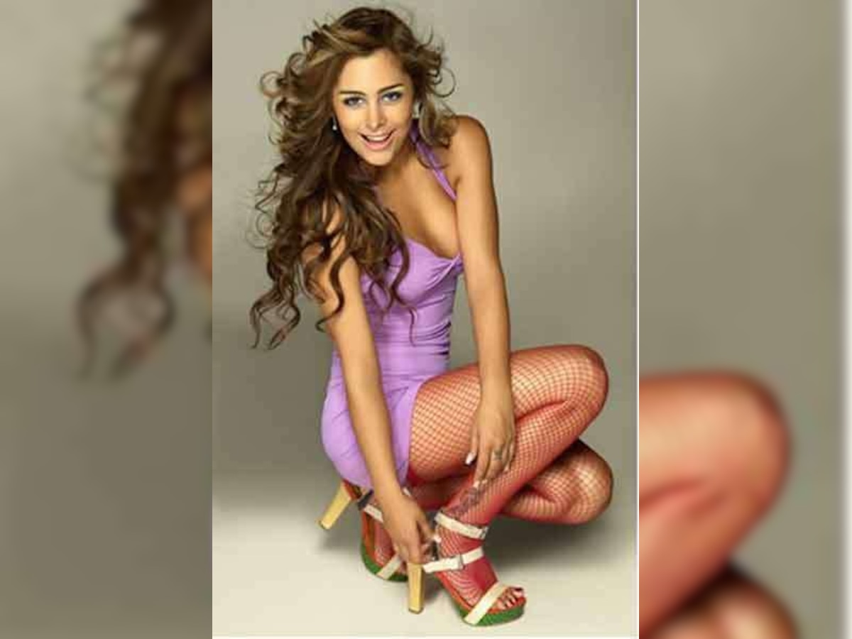 Lingerie model pledges to run naked if Paraguay wins World Cup