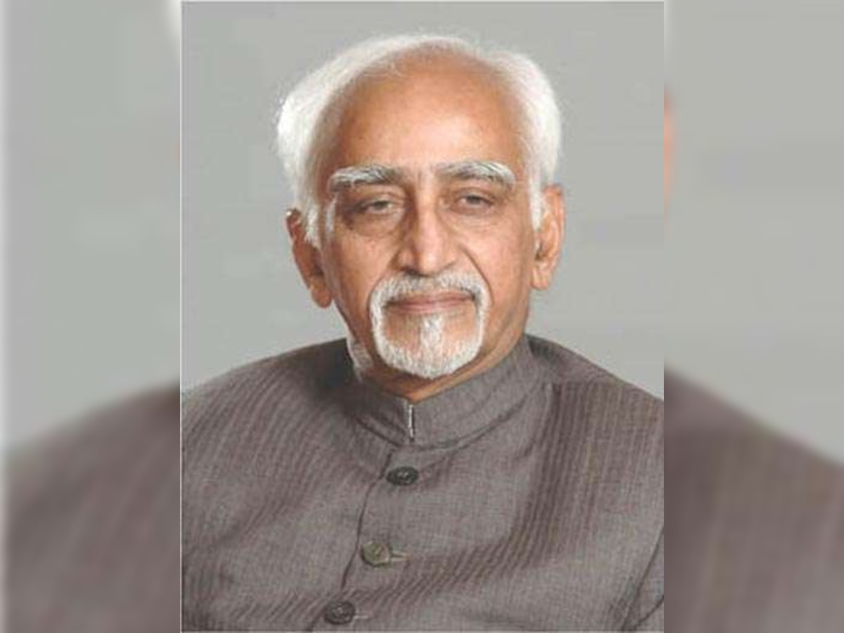 Plane carrying vice-president Ansari hovers over Delhi for 30 mins