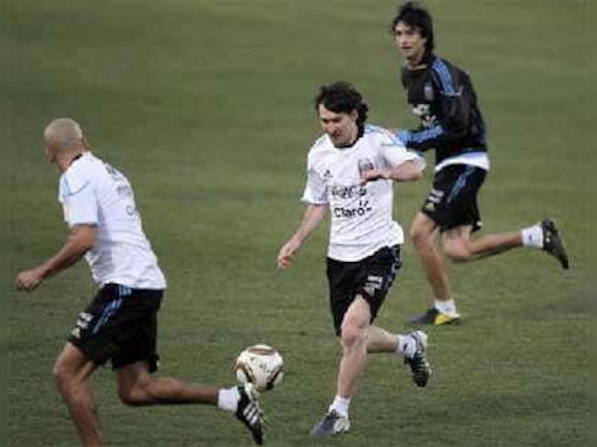 Lionel Messi misses Argentina practice with cold