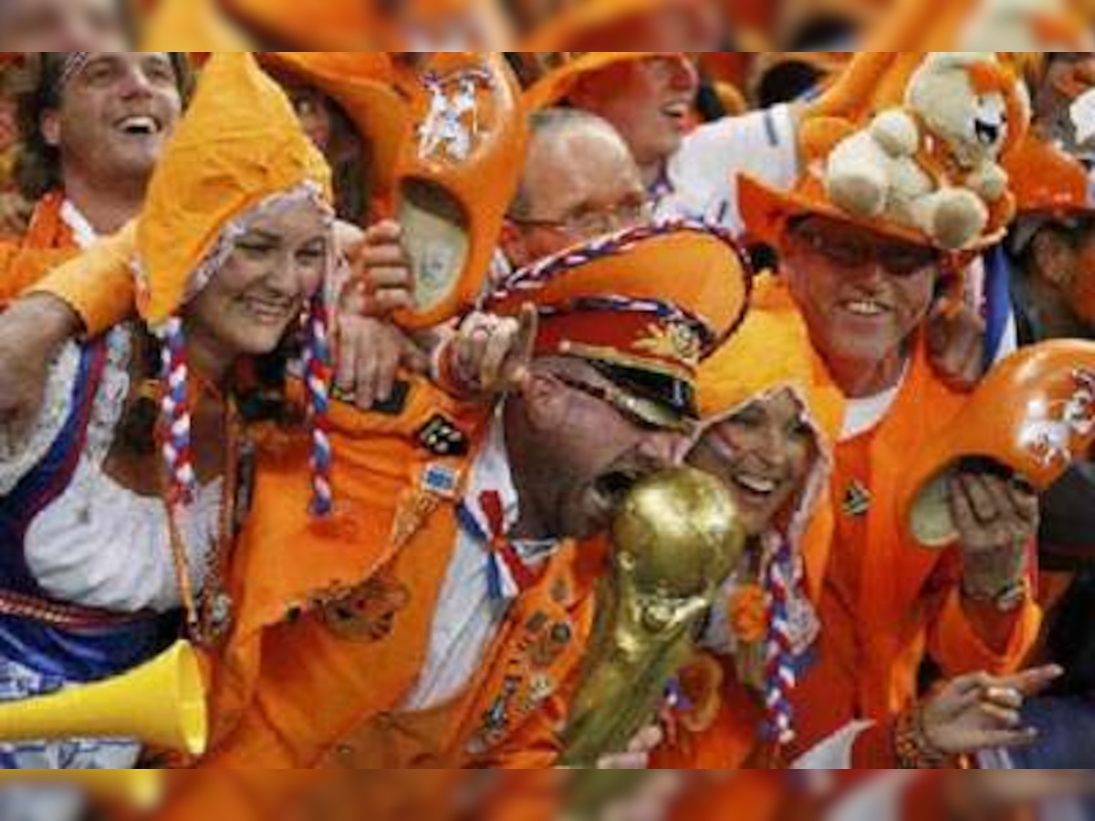 Orange-clad Dutch fans hoping for Cup redemption