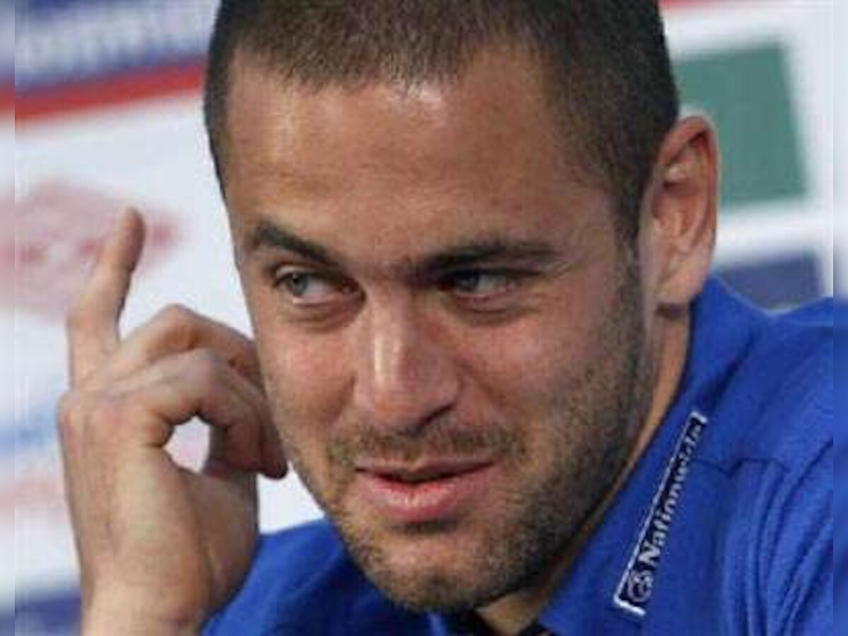 Liverpool agree to sign England's Joe Cole