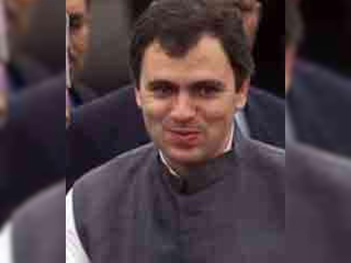 Omar Abdullah asks people to shun violence