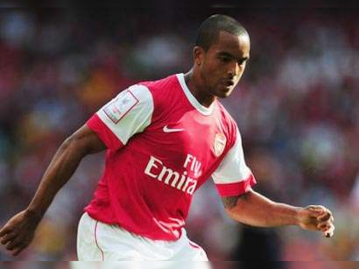 Sparkling Theo Walcott helps Arsenal win at Blackburn Rovers