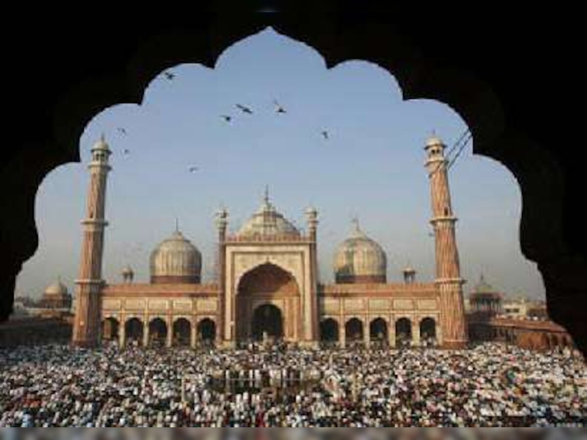 Pressure cooker bomb explodes at car near Jama Masjid firing spot