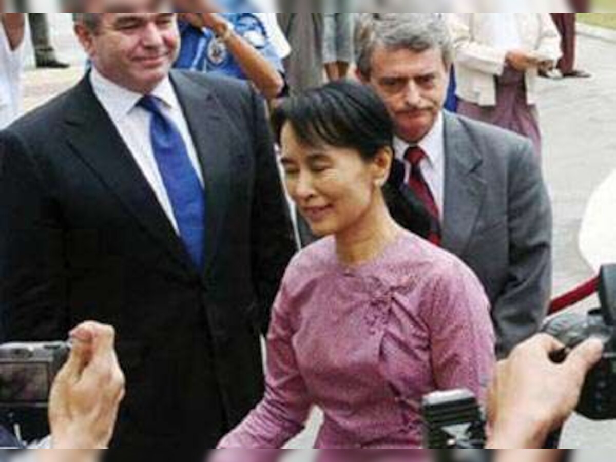 Aung San Suu Kyi 'could be freed next month'