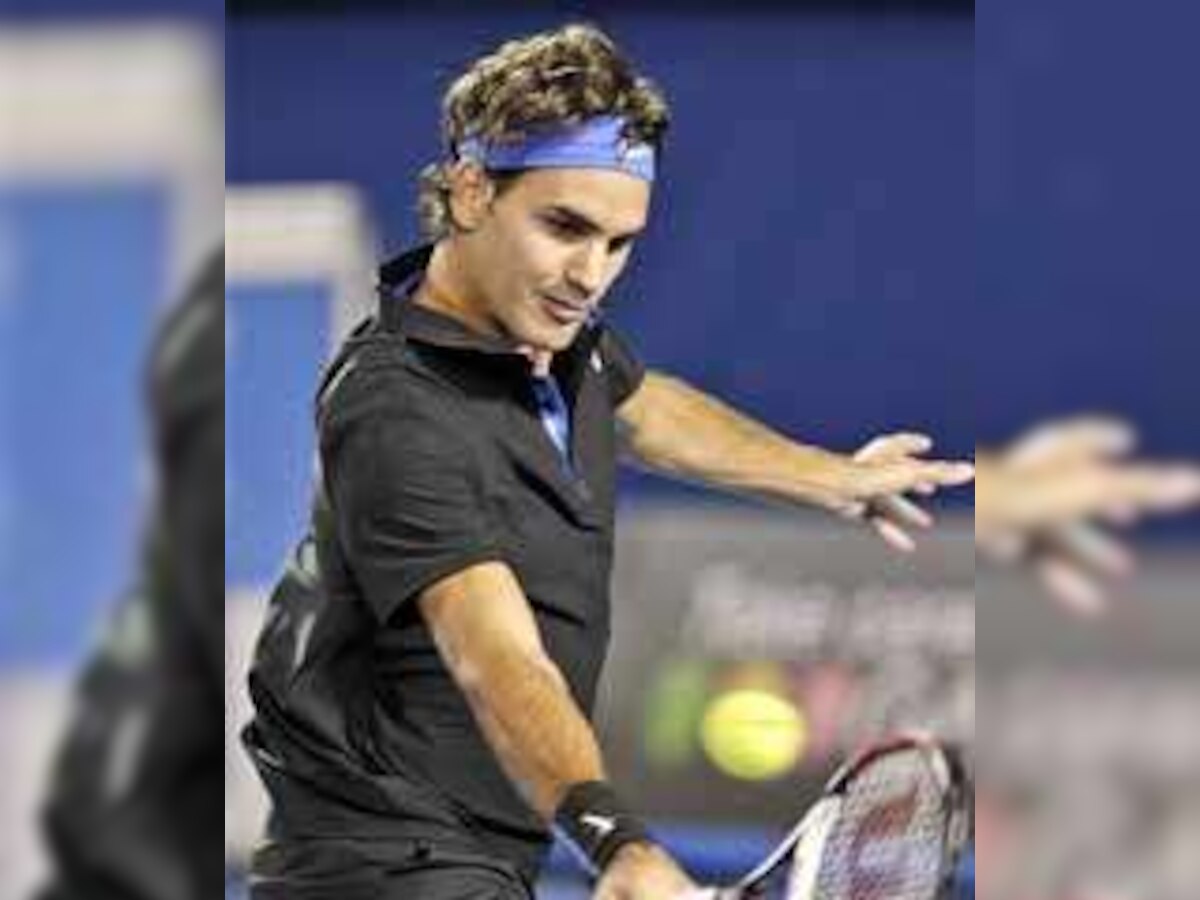 Roger Federer closes in on maiden Paris Masters trophy