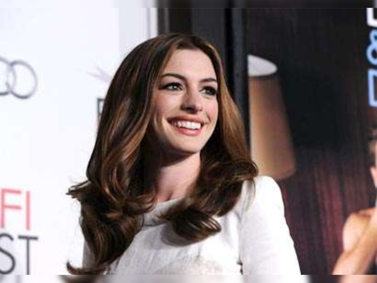 Crying Anne Hathaway storms out of her birthday dinner 