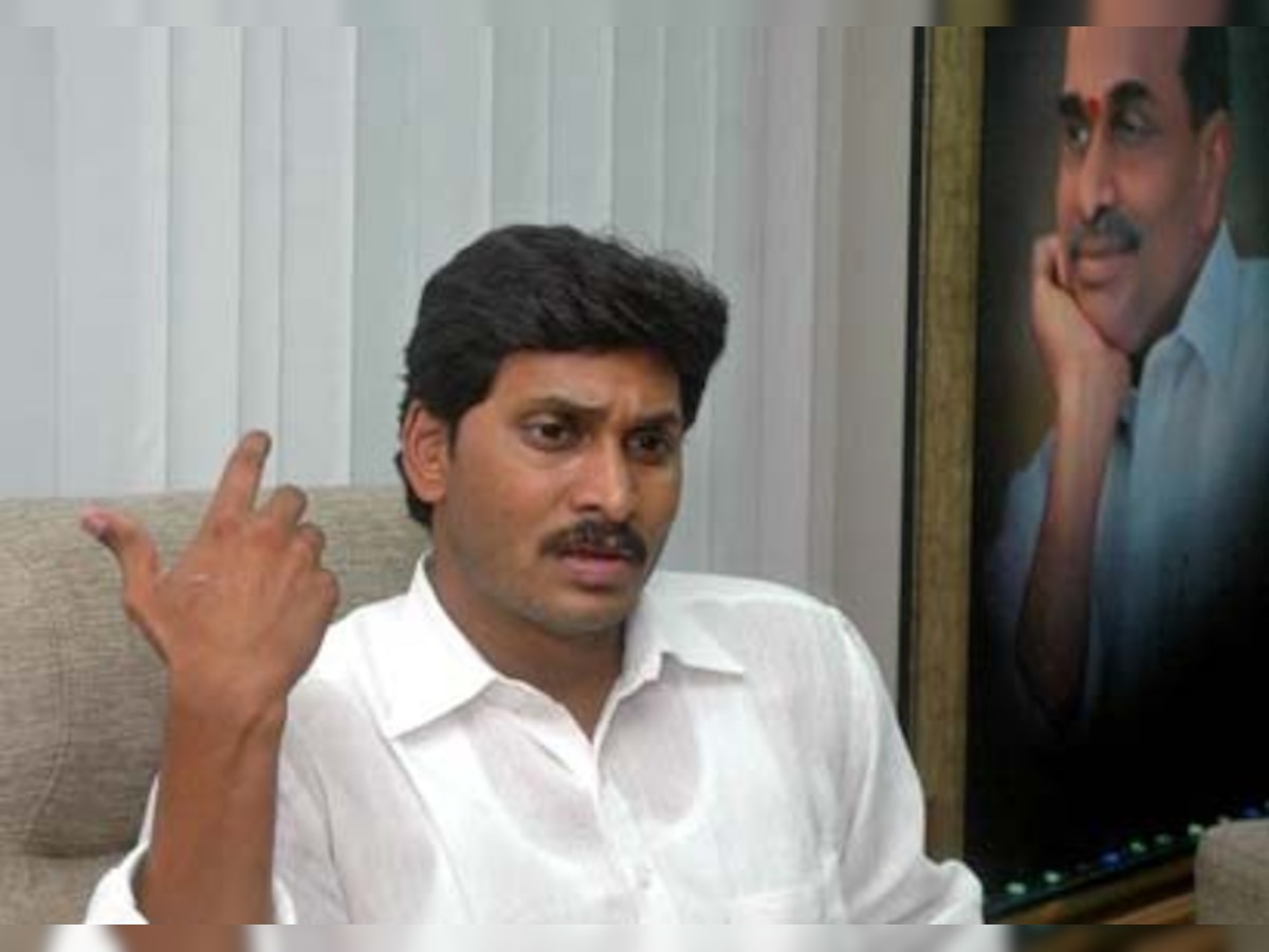 Jaganmohan Reddy holds fresh parleys with legislators, to wait and watch