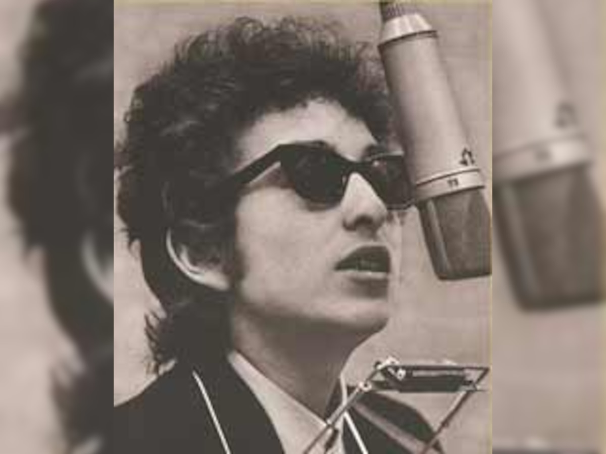 Bob Dylan lyrics seen fetching big money at auction