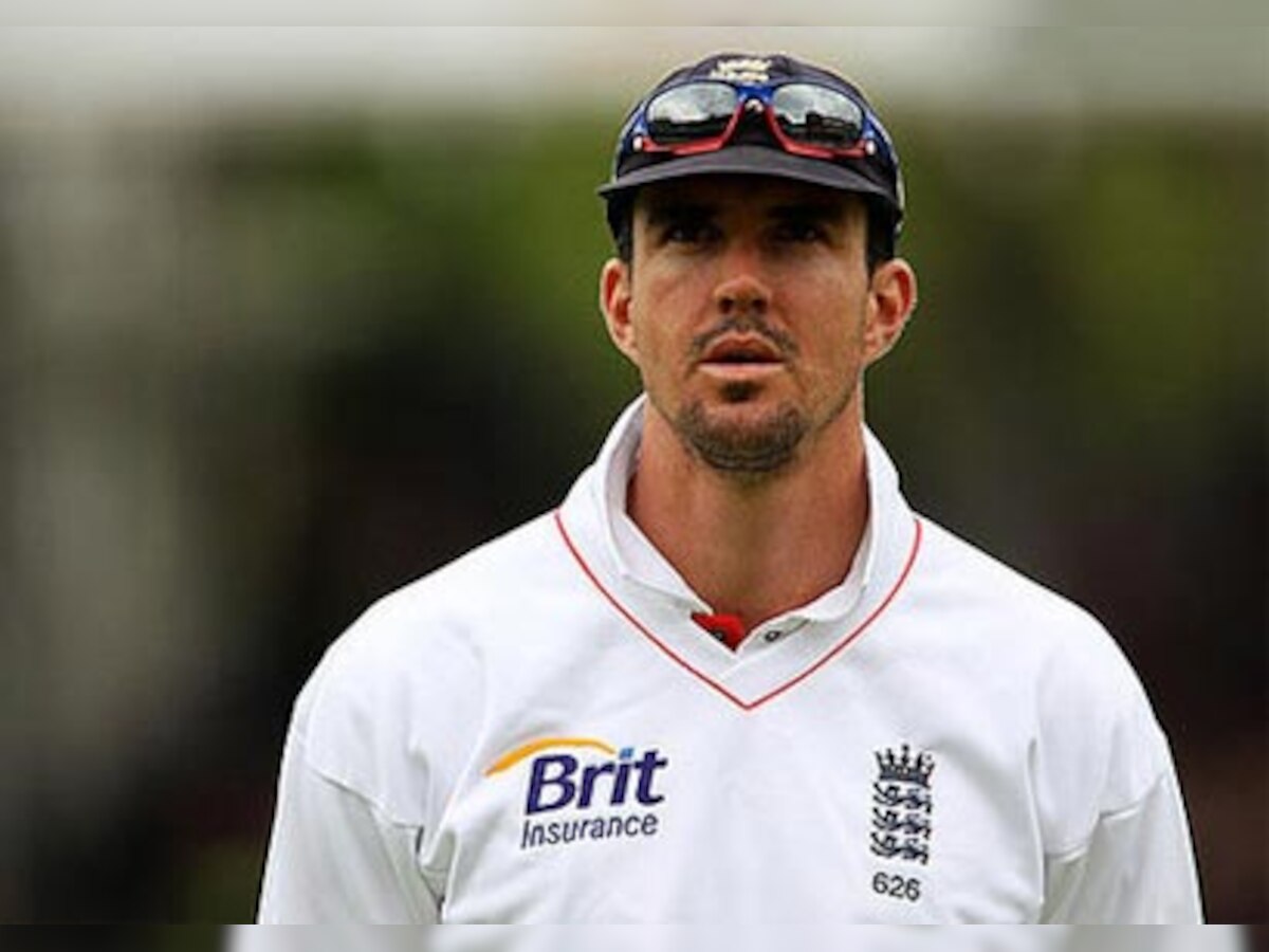 Kevin Pietersen strikes to put Australia on the ropes in second Ashes Test