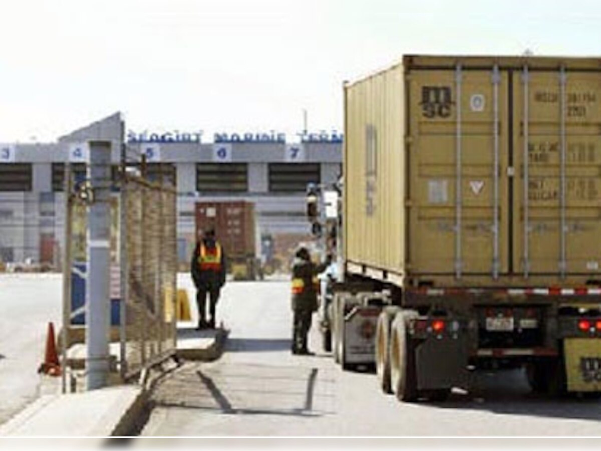 US proposes cell phone ban for truck drivers
