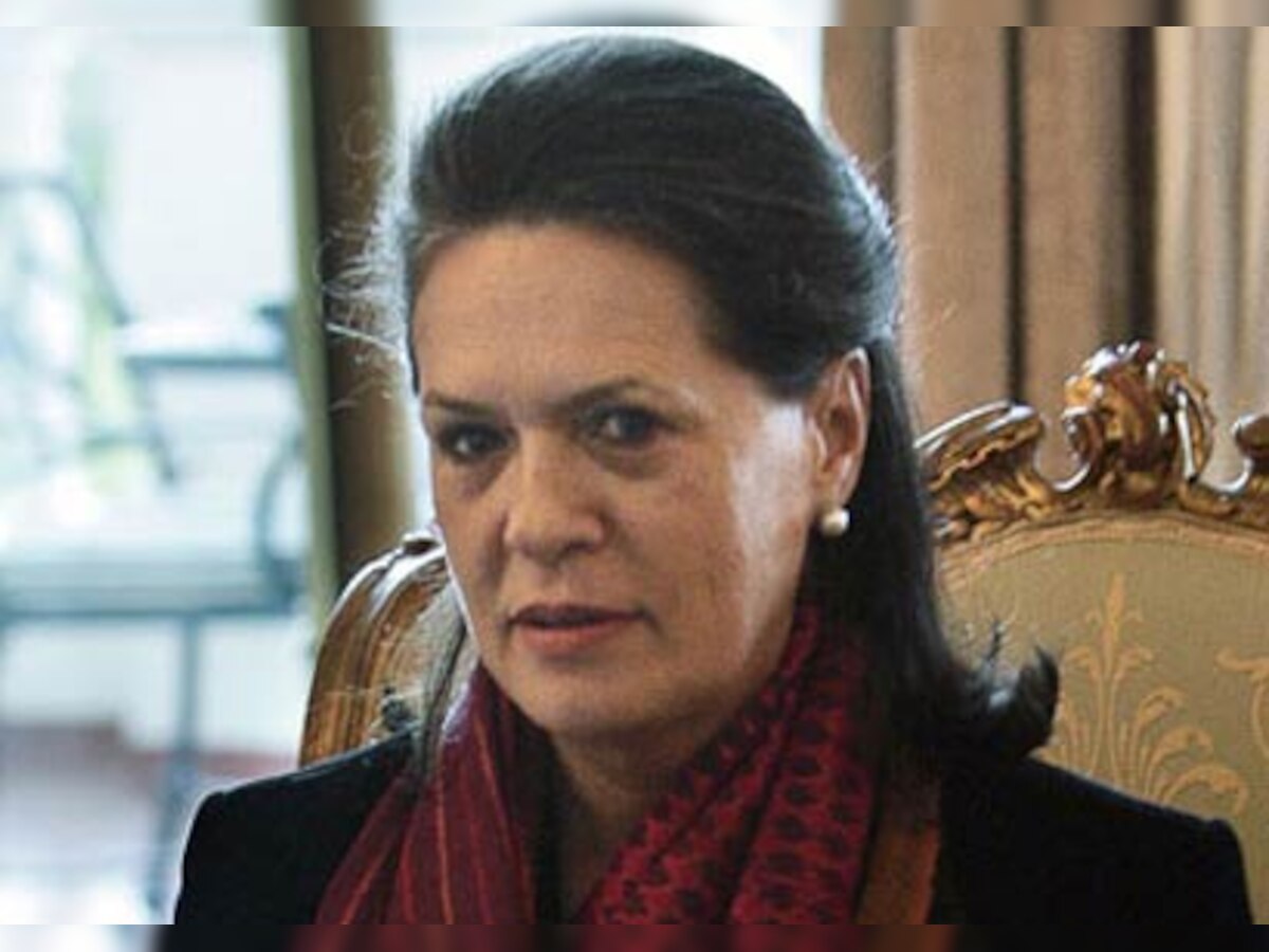 Sonia Gandhi chides central ministers for ignoring partymen