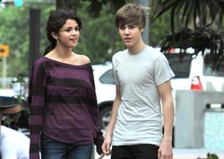Selena Gomez, Justin Bieber caught canoodling on Miami Beach