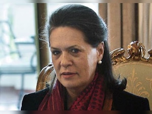 Sonia Gandhi hails Congressmen for serving party selflessly