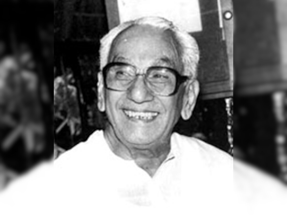 Manmohan Singh pays homage to Karunakaran