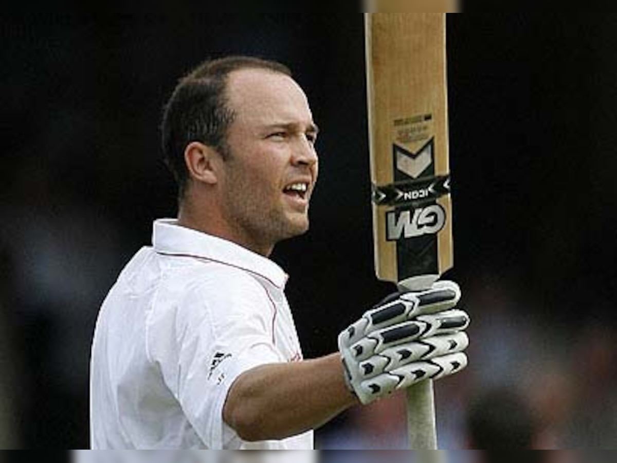 Jonathan Trott's century pushes England's lead to 346 in the fourth Ashes Test