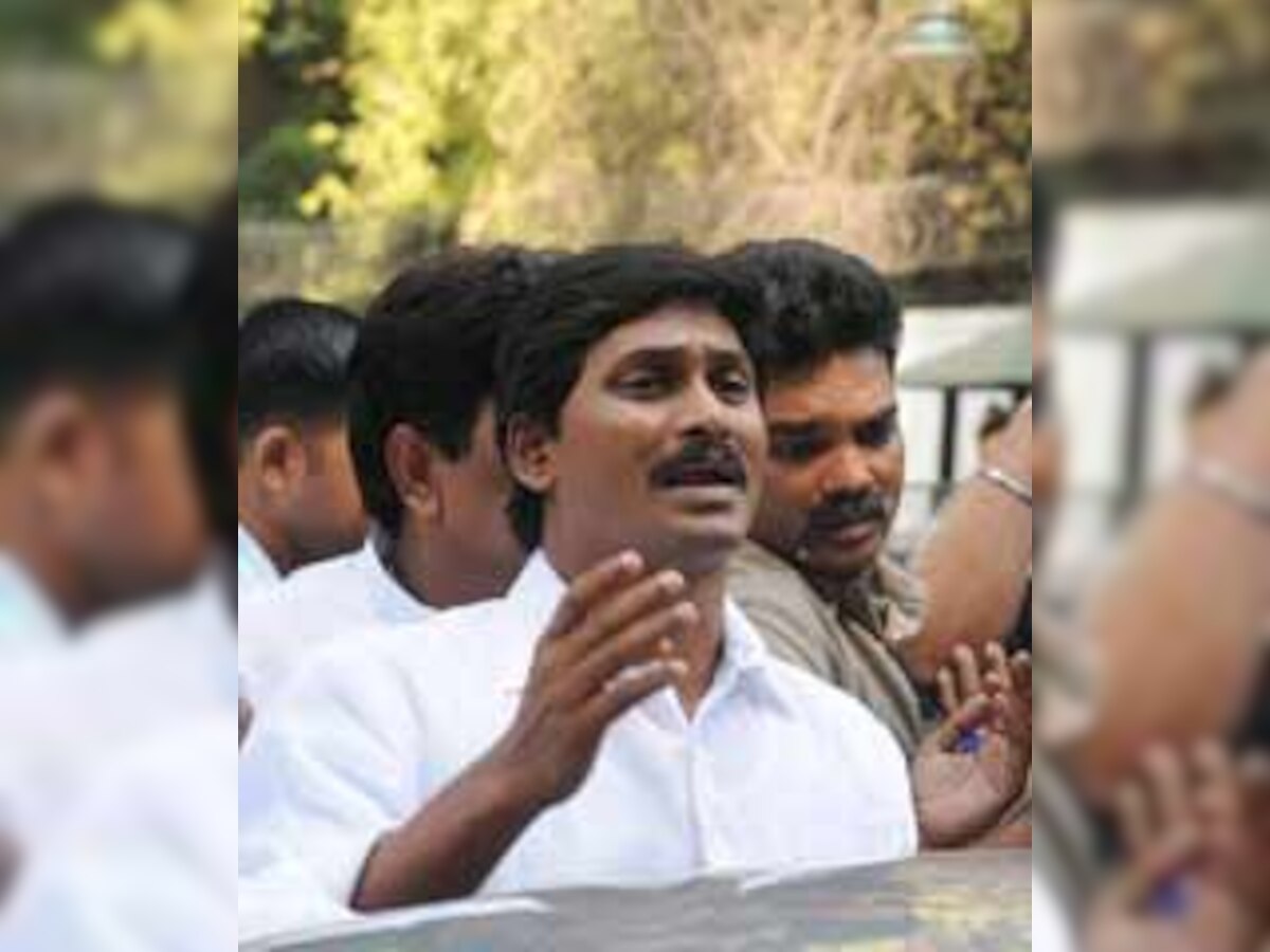 Jaganmohan Reddy stages show of strength in Delhi; taunts Congress