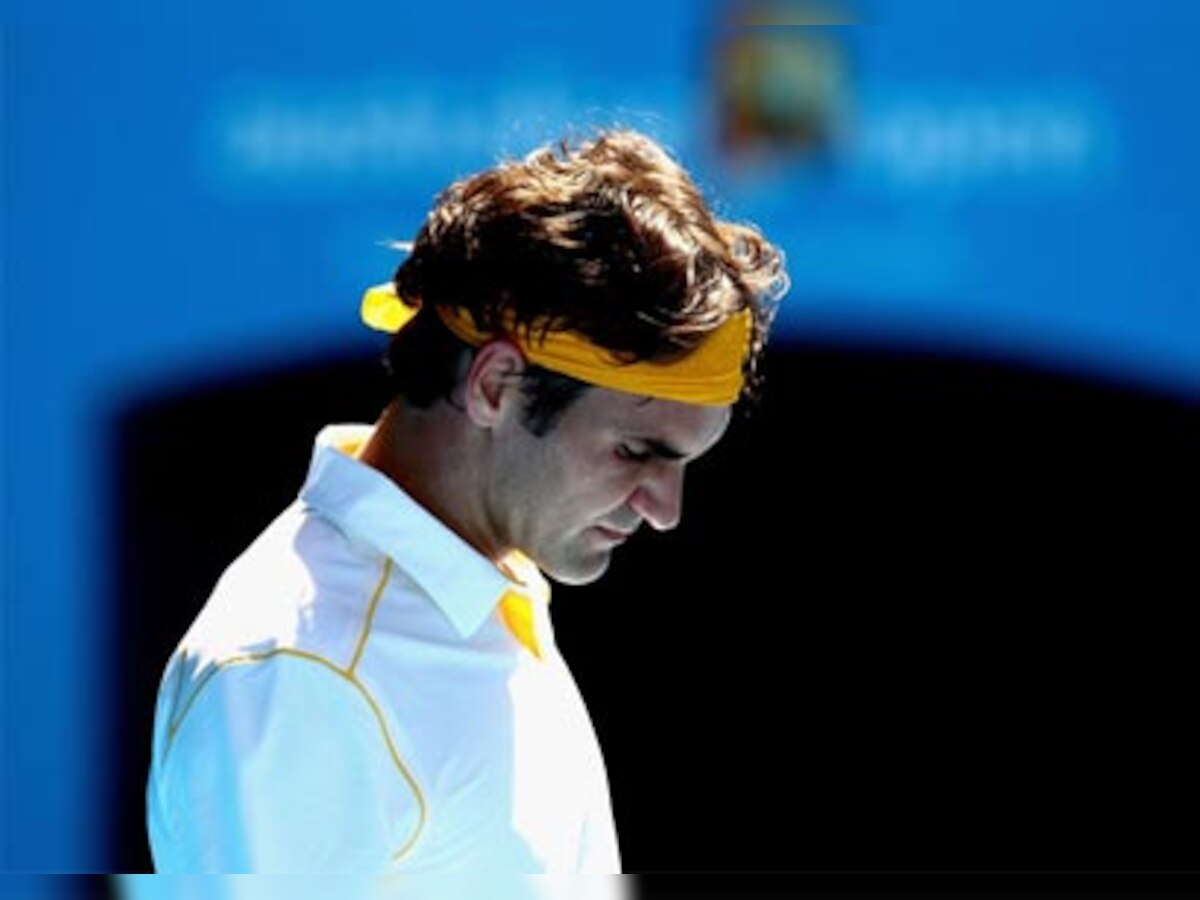 Roger Federer toils to beat Tommy Robredo in Melbourne