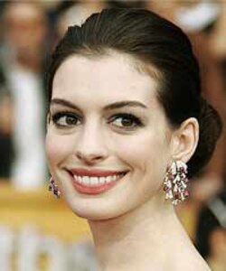 I'm dying to be a mother, says Anne Hathaway